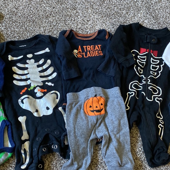Newborn Halloween onesies - Picture 3 of 4